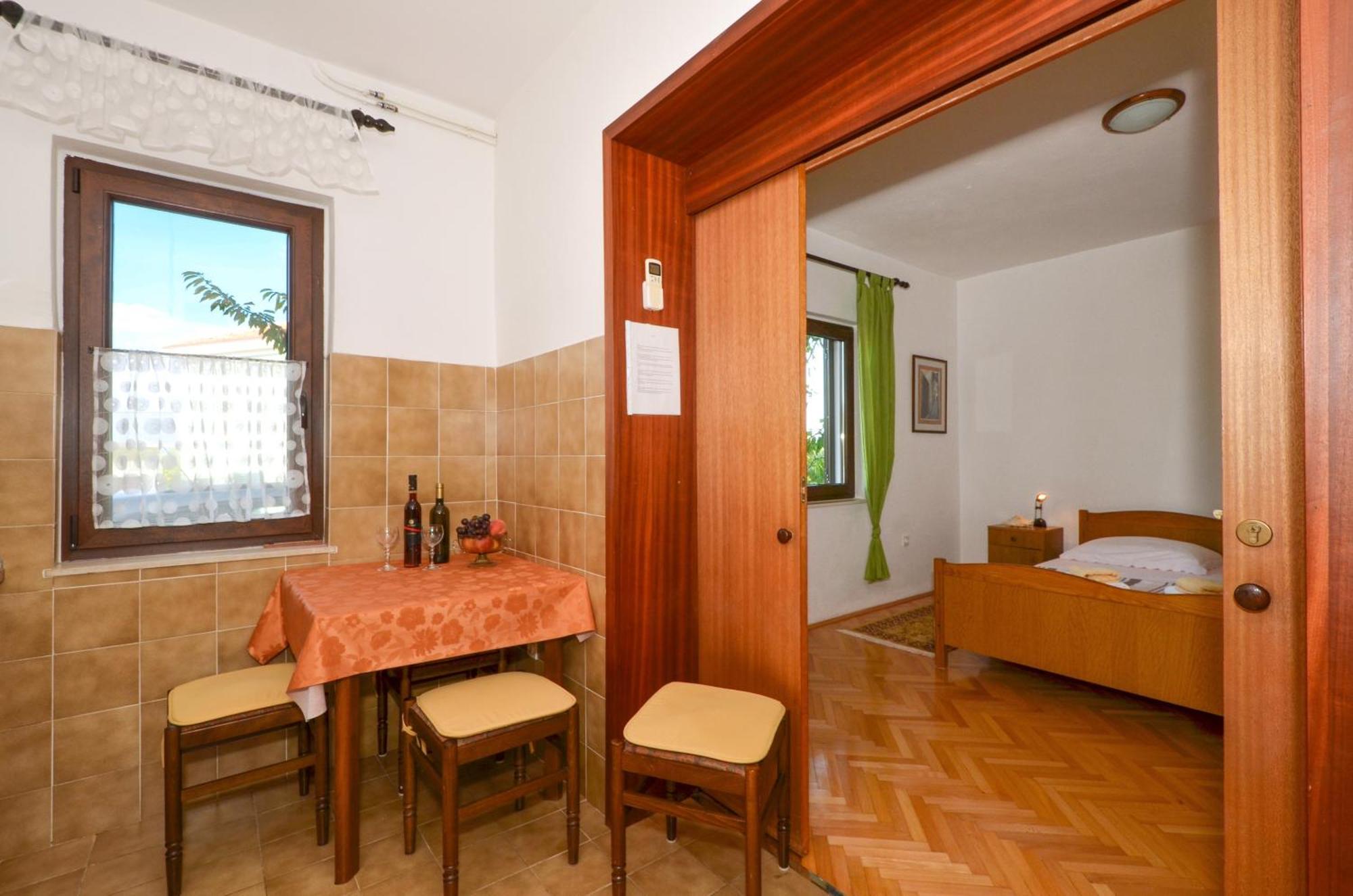 Apartments By The Sea Slatine, Ciovo - 12176 Rom bilde