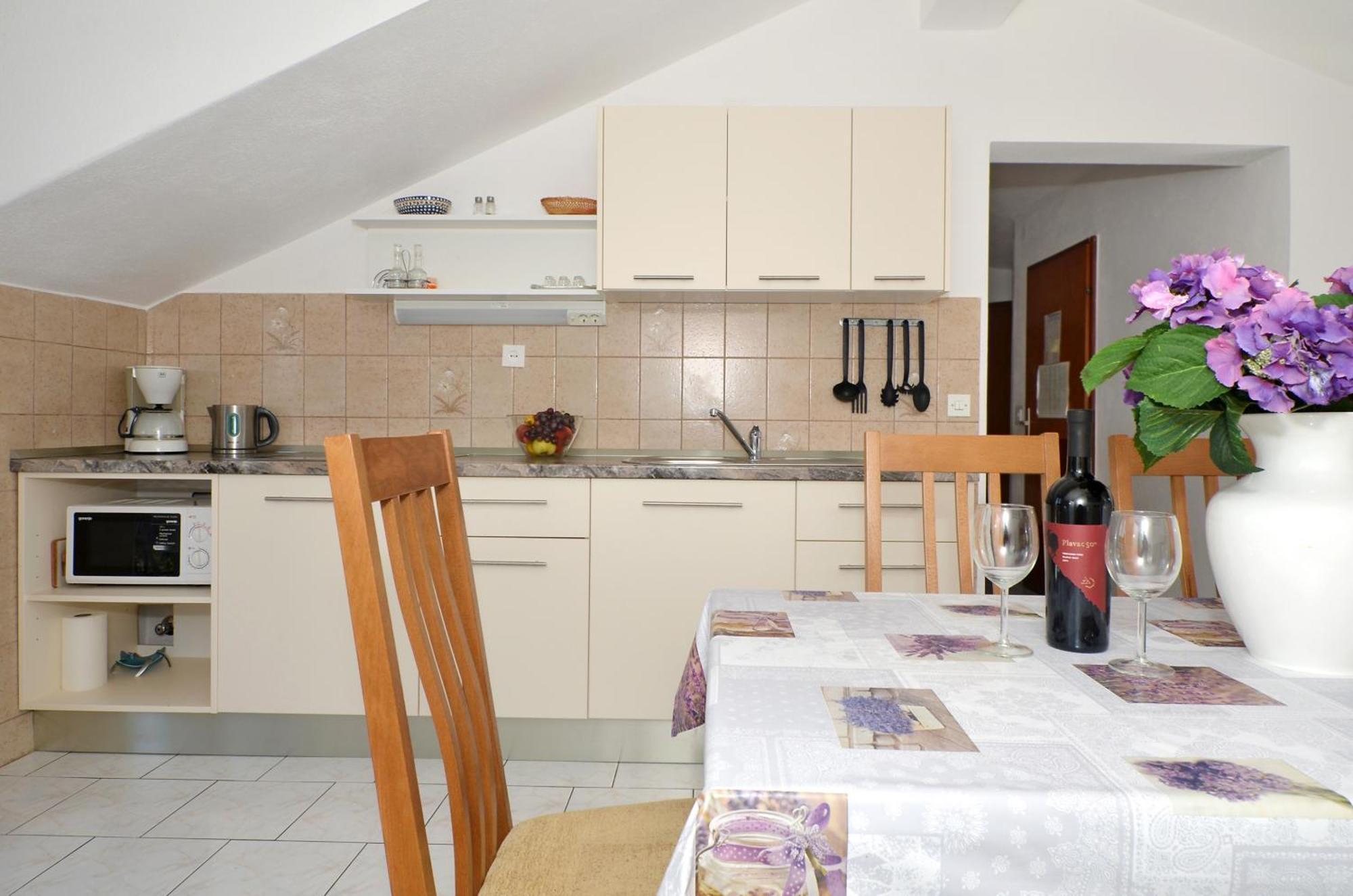 Apartments By The Sea Slatine, Ciovo - 12176 Rom bilde