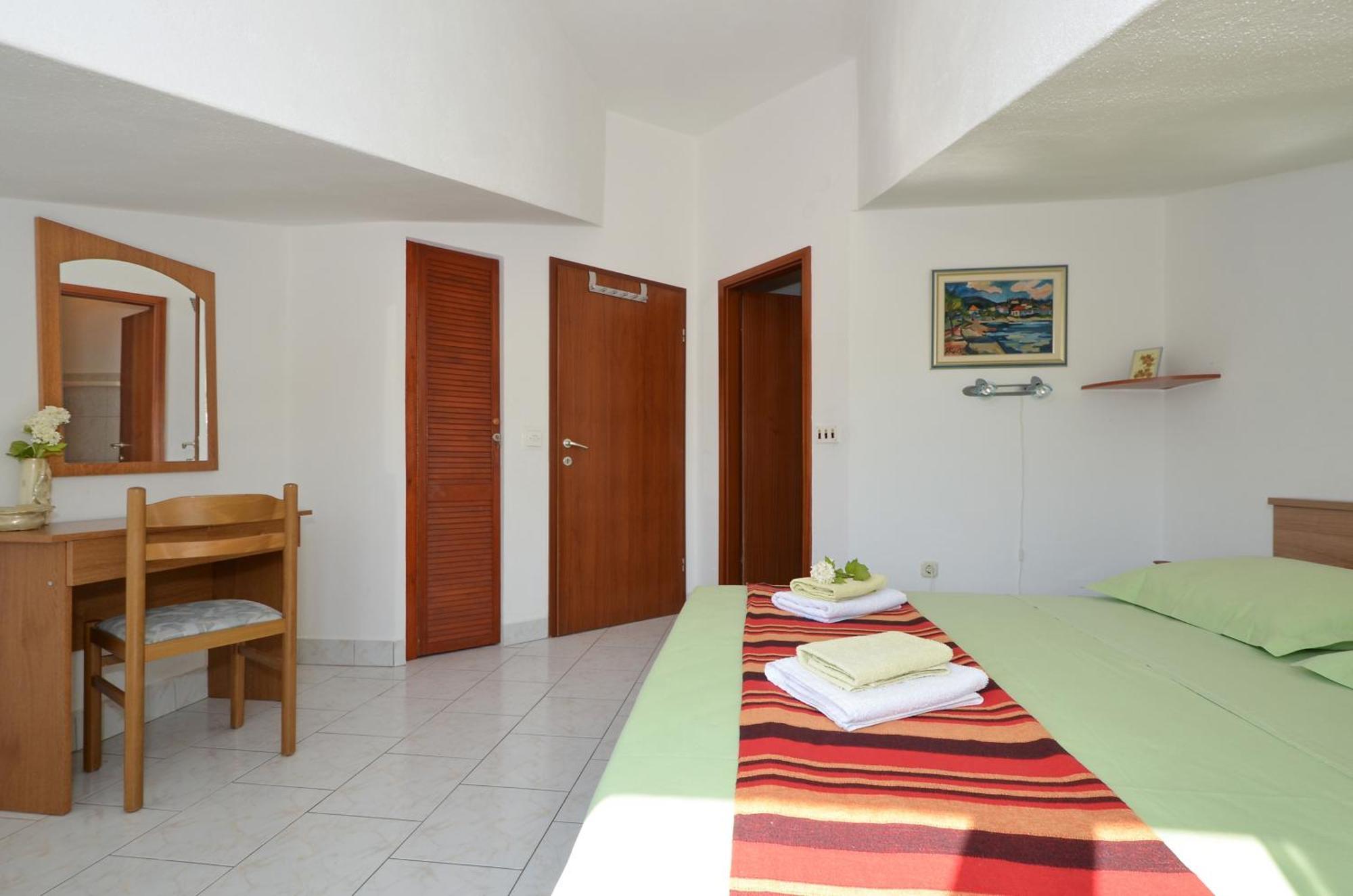 Apartments By The Sea Slatine, Ciovo - 12176 Rom bilde